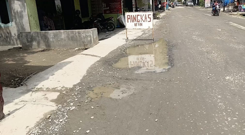 PT Hutama Karya Sampai Saat Ini Belum Melakukan Pengaspalan Di Jalan Perintis Kemerdekaan