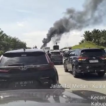 Mobil Terbakar Di Jalan Tol Medan Tebing Tinggi