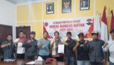 Kepengurusan HBB Foto Bersama Di Sekretariat HBB Medan. Foto: 2K