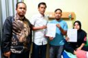 Rini Siregar, Didampingi Kuasa Hukum menunjukan dokumen laporan terkait penanganan perkara. 2K/A.Panggabean